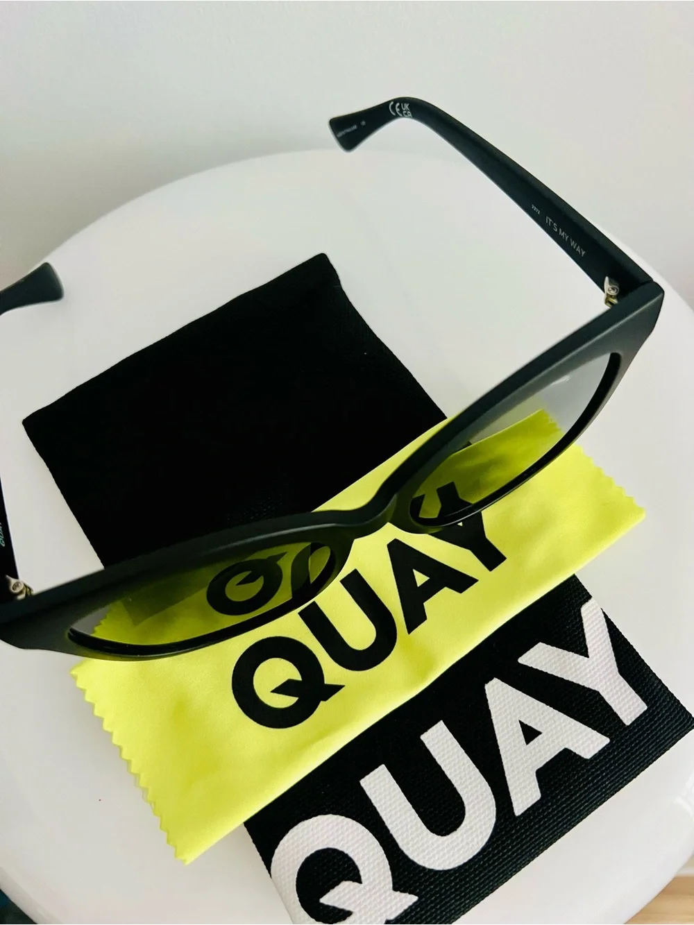 NEW Quay Australia “It’s My Way” Black Cat-Eye Sunglasses + Case